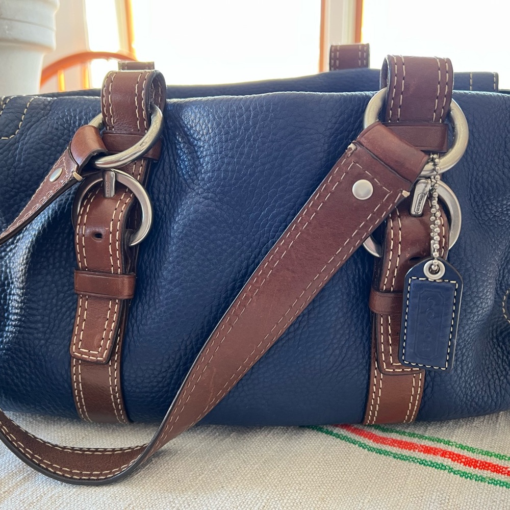 Coach Navy and Brown pebble Leather bag. Matching wristlet and Coach bow. - Picture 2 of 11
